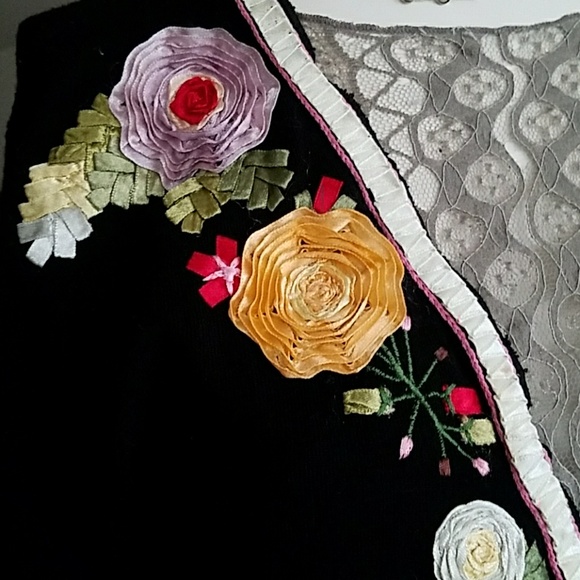 FANCY VINTAGE CROP CARDIGAN - Picture 2 of 7